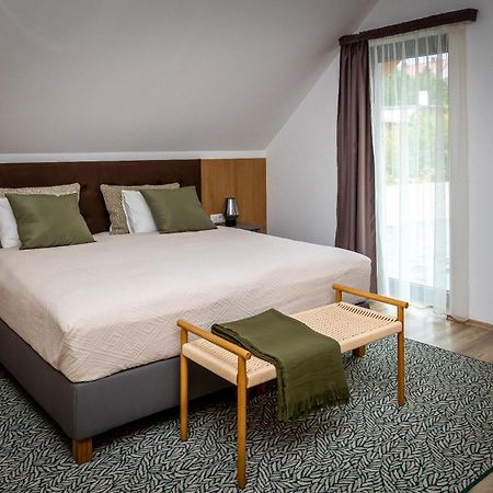 Ignacz Vendeghaz Hotel Pálosvörösmart Екстериор снимка